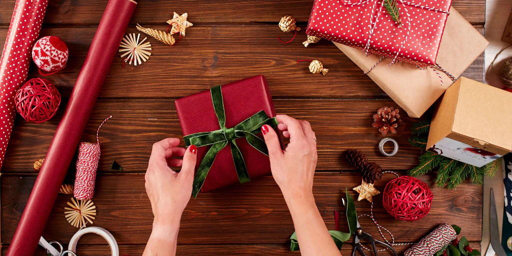🎁 How to Wrap Gifts at Home Like a Pro (Just Like Shops!