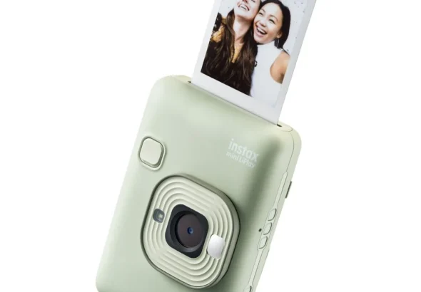 Instant Camera (Polaroid Style)